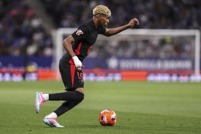 东契奇三节豪取40分末节仅得2分 湖人防守失灵遭遇苦战